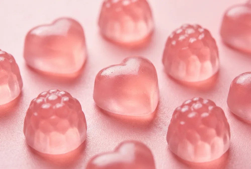 Gomas rosas em close, brilho de gelatina sem açúcar